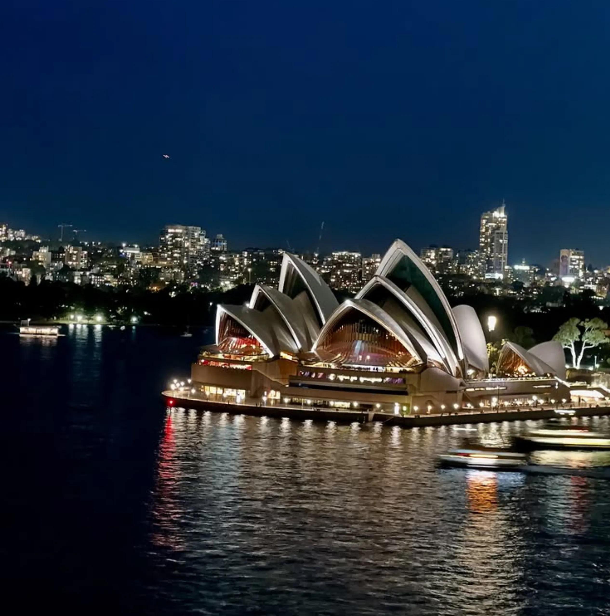 least crowded month to visit Sydney